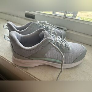 Athletic Works Light Gray Women's Athletic Sneakers